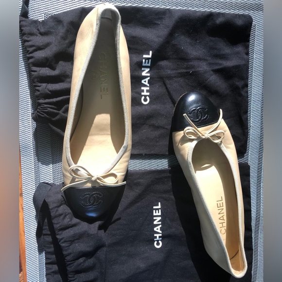 Authentic Chanel flats Purchased 2018 - Picture 2 of 4